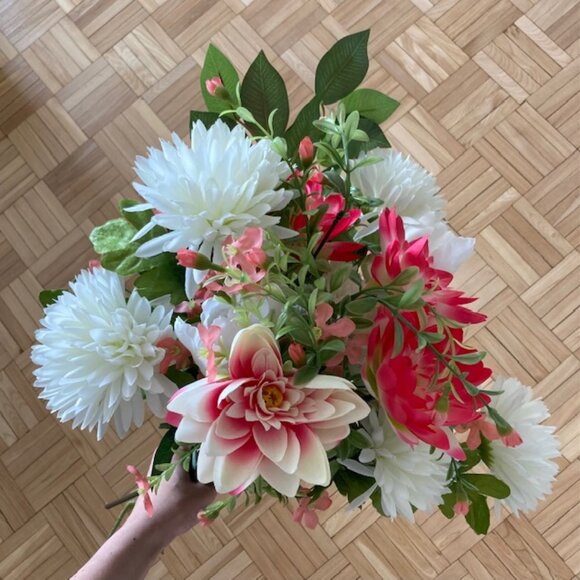 Pink & White Plastic Artificial Flowers Bouquet - Picture 1 of 2